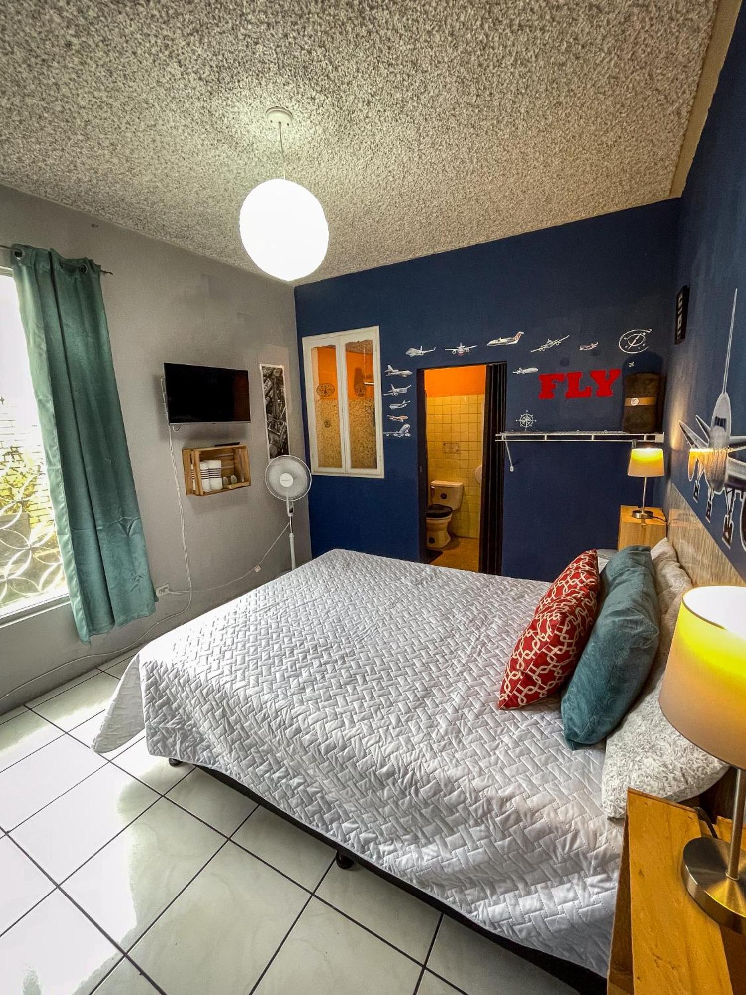 Hostal De Lucca Гватемала Экстерьер фото